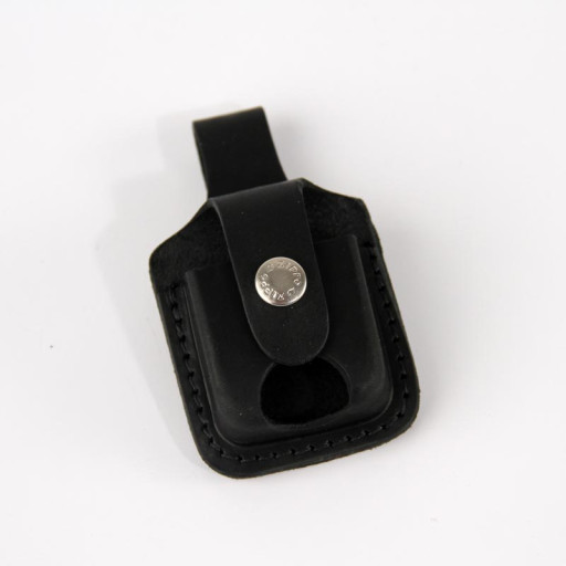 ZIPPO Lederh.schw./Schl./off.1701009